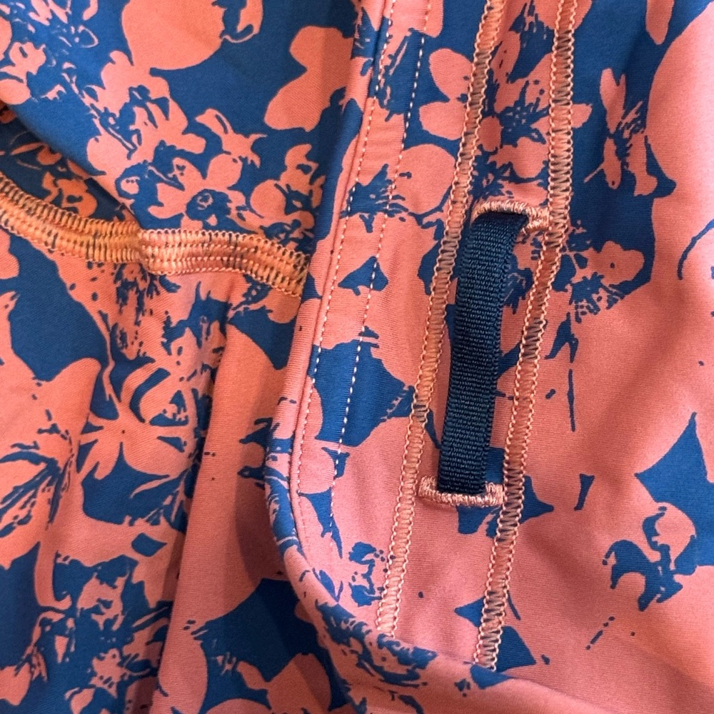 Lululemon Final Lap Crop - Size 12 - Picture 8 of 15